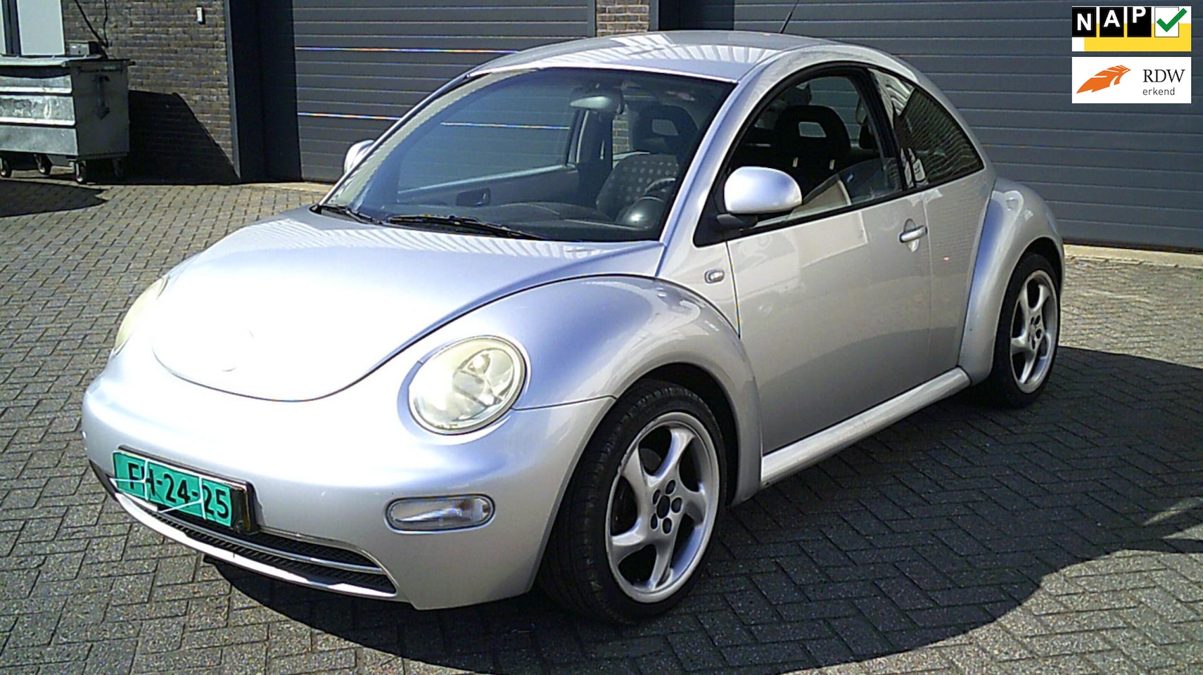 Volkswagen New Beetle - 2.0 Highline 2.0 Highline - AutoWereld.nl