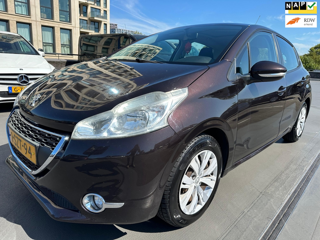 Peugeot 208 - 1.2 VTi Allure Pano Cruise PDC LMV Navi - AutoWereld.nl