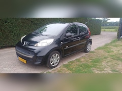 Peugeot 107 - 1.0-12V Millesim 200