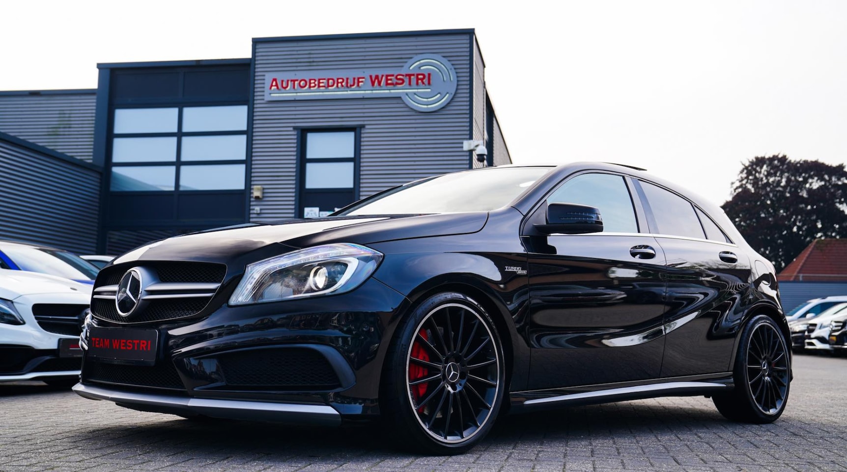 Mercedes-Benz A-klasse - AMG 45 4MATIC Edition 1 | Achteruitrijcamera | Kuipstoelen | Pano - AutoWereld.nl