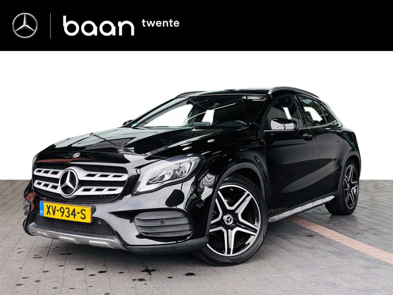 Mercedes-Benz GLA-Klasse - 180 Business Solution AMG | Achteruitrijcamera | Panoramadak | Trekhaak | Stoelverwarming - AutoWereld.nl