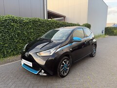 Toyota Aygo - 1.0 VVT-i x-play Toyota Aygo 1.0 VVT-i X-PLAY 72pk 2019 | CARPLAY | LEDER