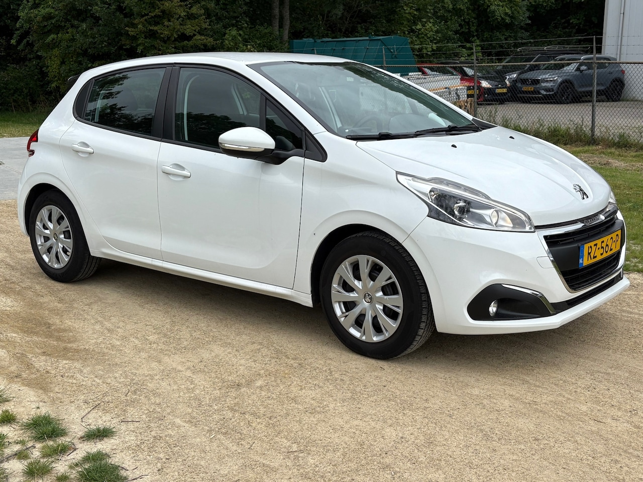 Peugeot 208 - 1.2 PureTech Blue Lease Premium/NL/Lage KM/Airco/1eig - AutoWereld.nl