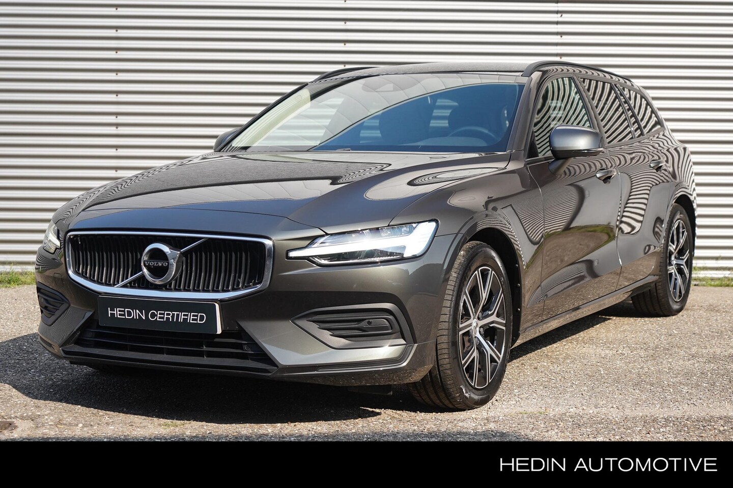 Volvo V60 - B3 Momentum / Stoel/Stuurwiel verwarming | PDC V/A | Parkeercamera | Carplay |Navigatie / - AutoWereld.nl