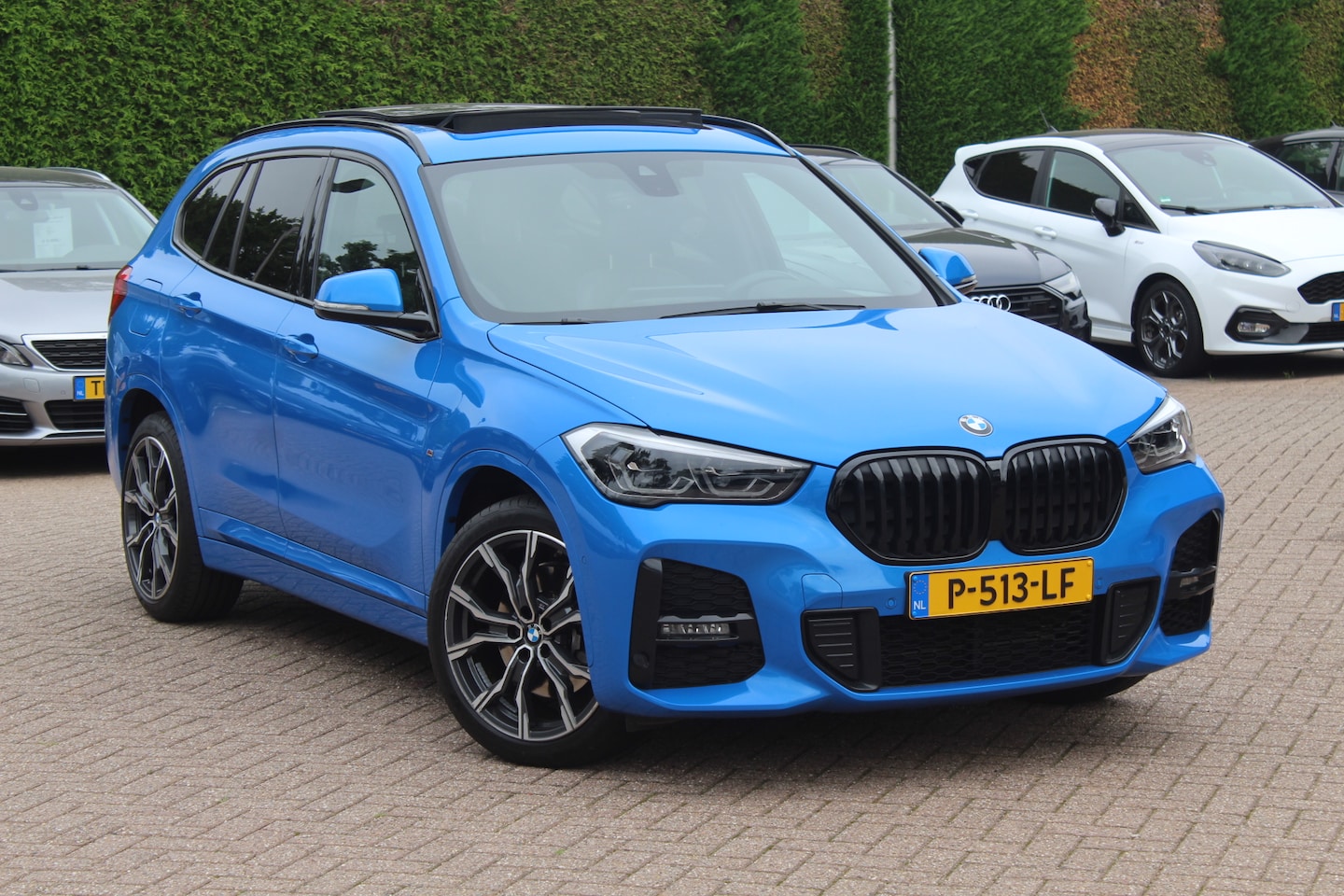 BMW X1 - xDrive25e eDrive Ed. M Sport / Trekhaak / Panoramadak / Camera / Head-up / 19'' / Memory s - AutoWereld.nl