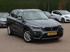 BMW X1 - sDrive20i Centennial High Exe. / Trekhaak / Camera / Head-Up / Leder / Groot Navi. / 17''