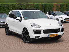 Porsche Cayenne - 3.0 S E-Hybrid / Trekhaak / Panoramadak / Camera / 21'' / Leder / Sportchrono / Luchtverin