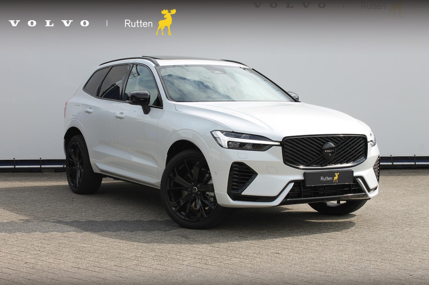 Volvo XC60 - T6 350PK FACELIFT 2026 AWD Plus Black Edition FACELIFT 2026 / Panoramisch schuif-kanteldak - AutoWereld.nl