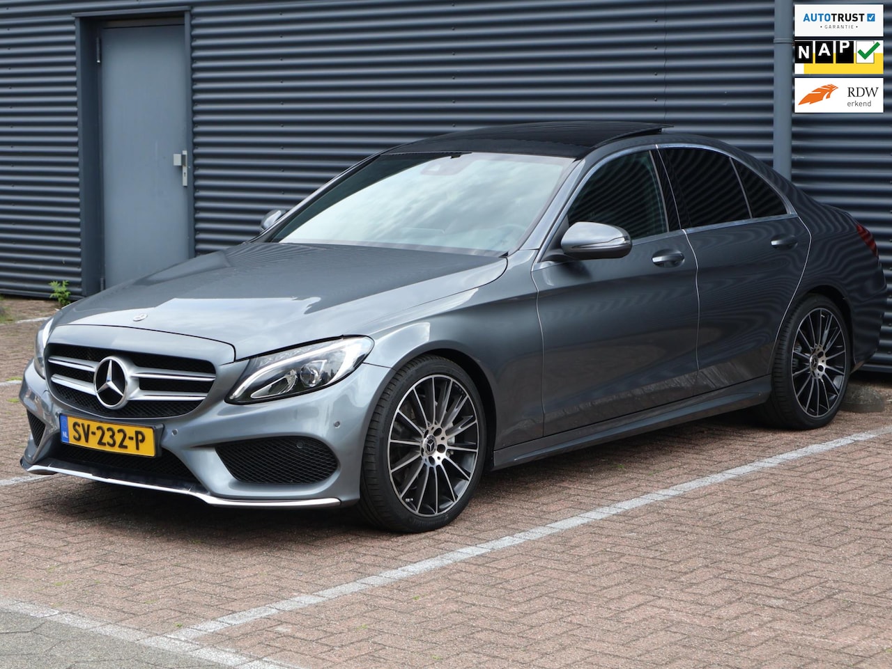 Mercedes-Benz C-klasse - 180 AMG Line Premium Plus Upgrade|Panoramadak - AutoWereld.nl