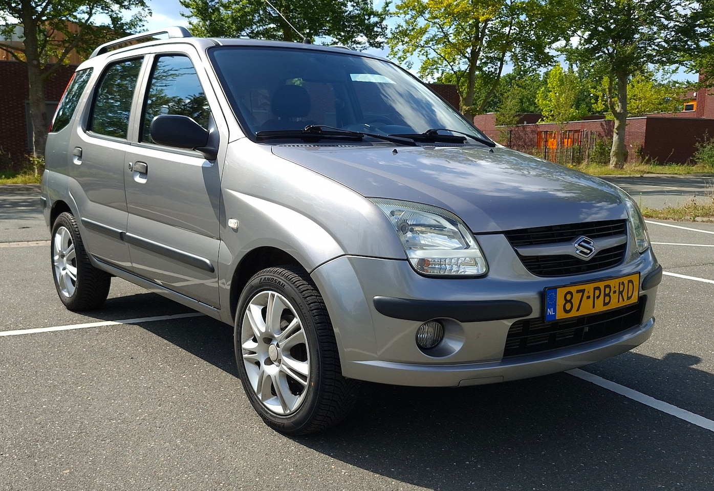 Suzuki Ignis - 1.5-16V GLS HELE NETTE AUTO, AUTOMAAT, AIRCO, TREKHAAK, MULTIMEDIA MET NAVIGATIE, NAP LOGISCH. - AutoWereld.nl