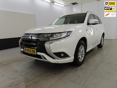 Mitsubishi Outlander - 2.4 PHEV Pure+Apple-care-Play+camera+stoel-verw+2 opladers = SUPER