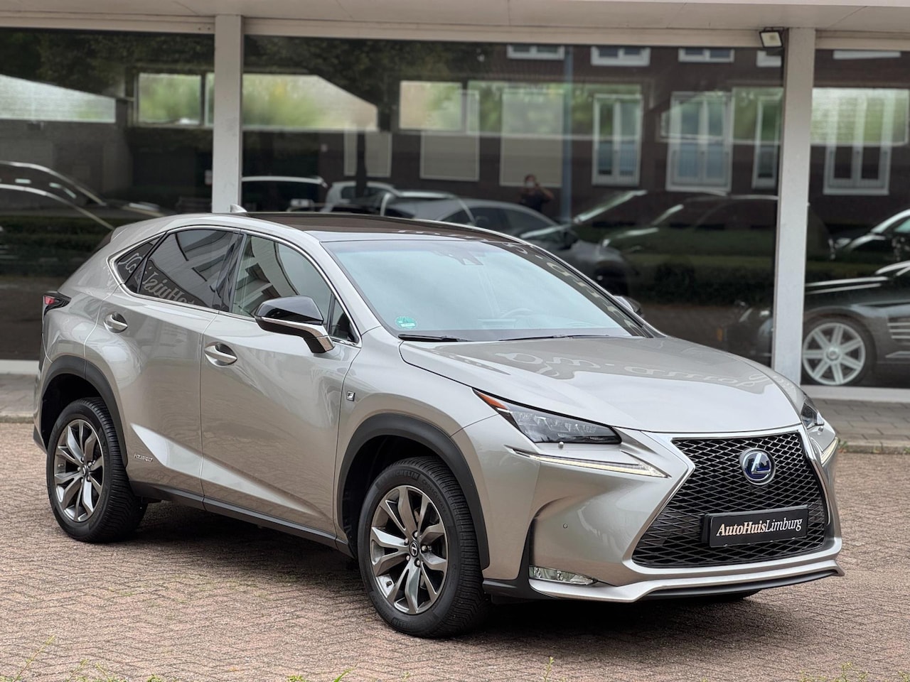 Lexus NX - 300h AWD F Sport Line||Pano|Camera|Leer|Sublieme staat - AutoWereld.nl