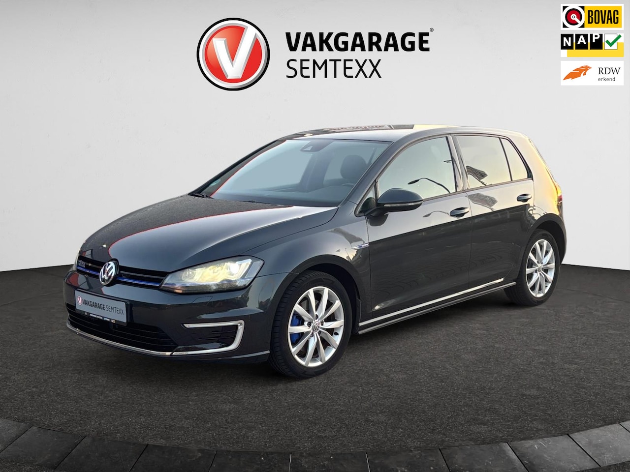 Volkswagen Golf - 1.4 TSI GTE | Automaat | Clima | Cruise | Navi | Dealer Onderhouden | Wegklapbare Trekhaak - AutoWereld.nl