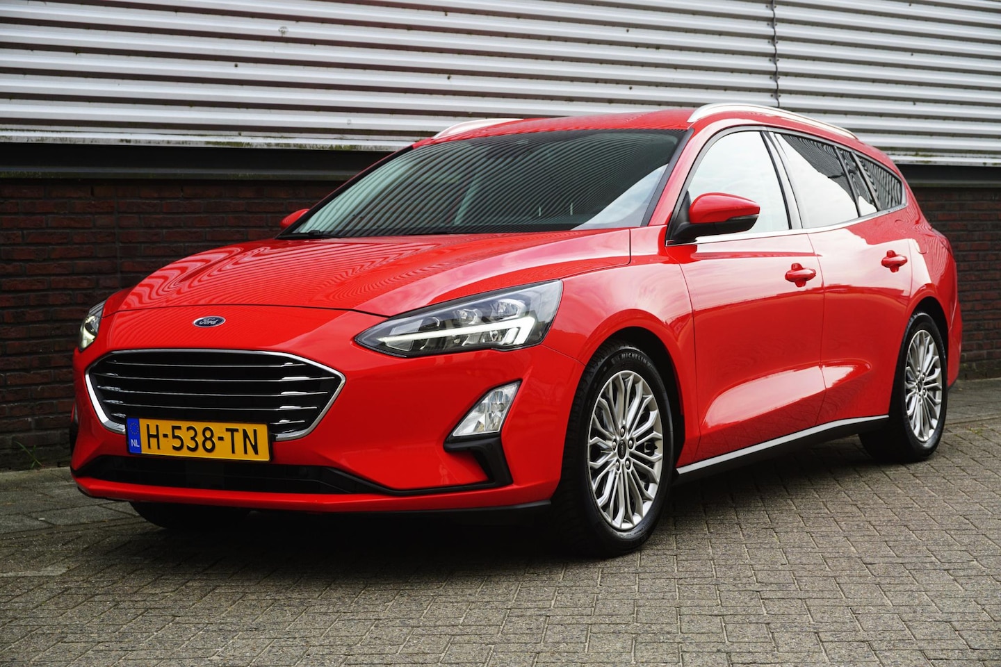Ford Focus Wagon - 1.0 EcoB.125PK Titanium Bus. DesignPack/17Inch. LED Koplampen. - AutoWereld.nl