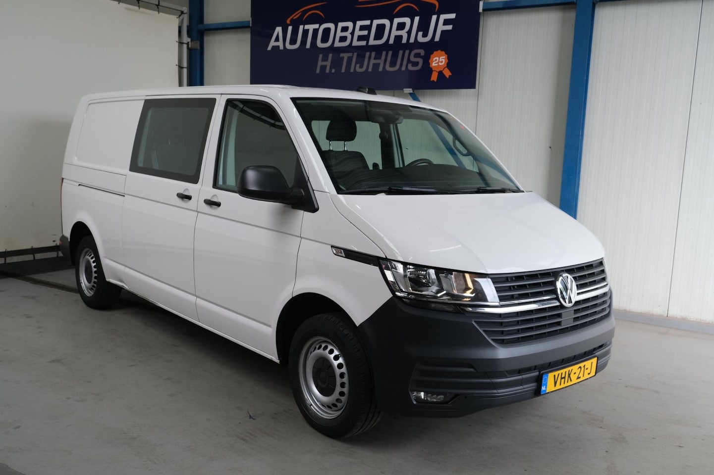 Volkswagen Transporter - 2.0 TDI L2H1 30 DC 2.0 TDI L2H1 30 DC - AutoWereld.nl