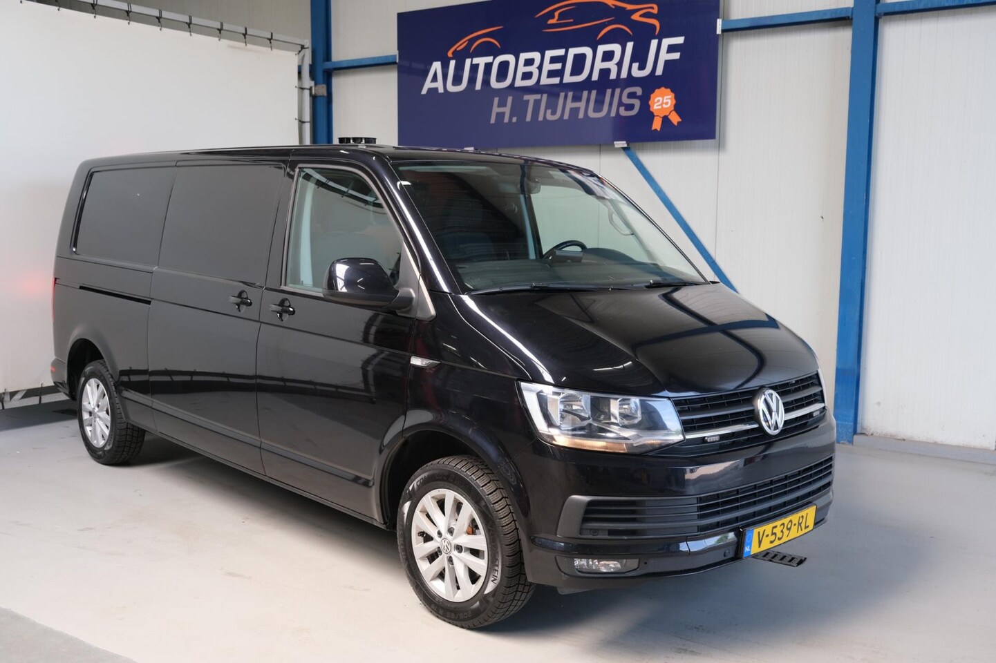 Volkswagen Transporter - 2.0 TDI L2H1 Highline Automaat - N.A.P. Airco, Cruise, PDC, Navi, Camera, Trekhaak. - AutoWereld.nl
