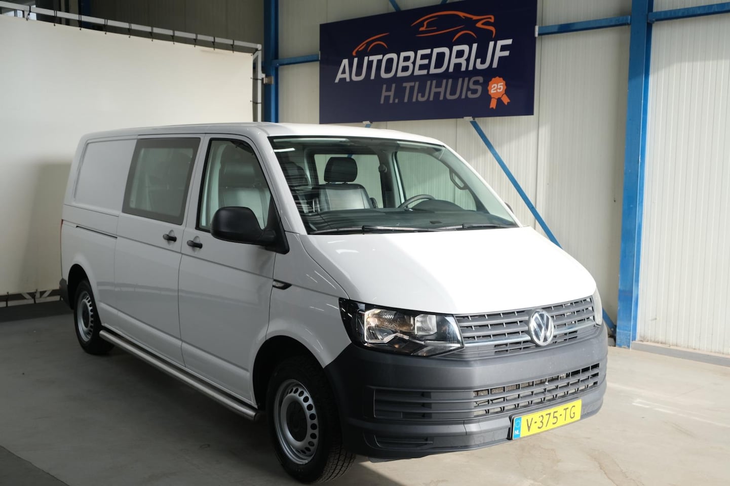 Volkswagen Transporter - 2.0 TDI L2H1 DC Comfortline - N.A.P. Airco, Trekhaak. - AutoWereld.nl