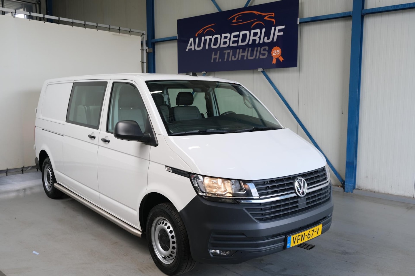 Volkswagen Transporter - 2.0 TDI L2H1 150PK 30 DC Highline - N.A.P. Airco, Cruise, PDC, Trekhaak. - AutoWereld.nl