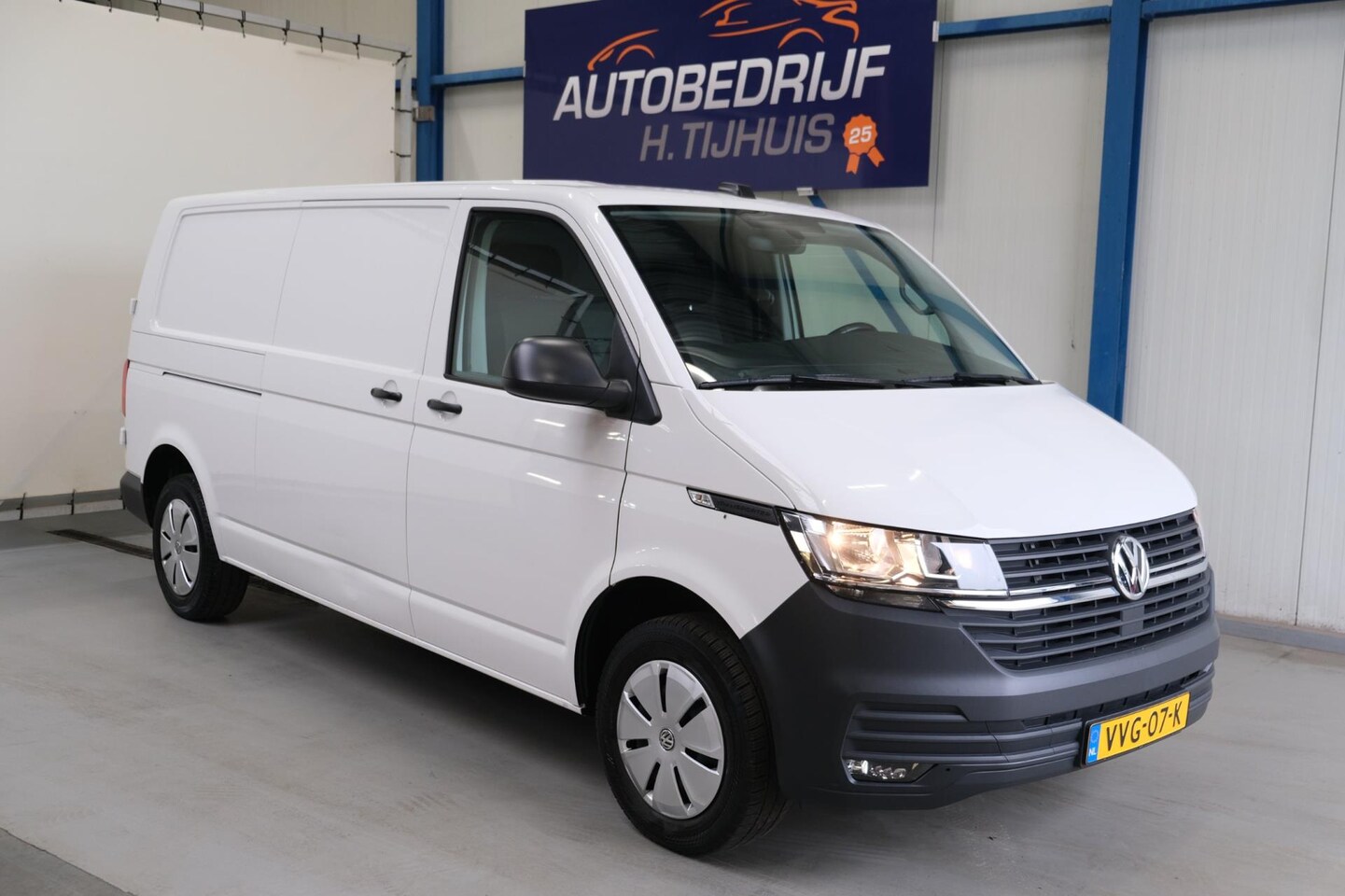 Volkswagen Transporter - 2.0 TDI 150PK L2H1 28 Comfortline - N.A.P. Airco, Cruise, Trekhaak. - AutoWereld.nl