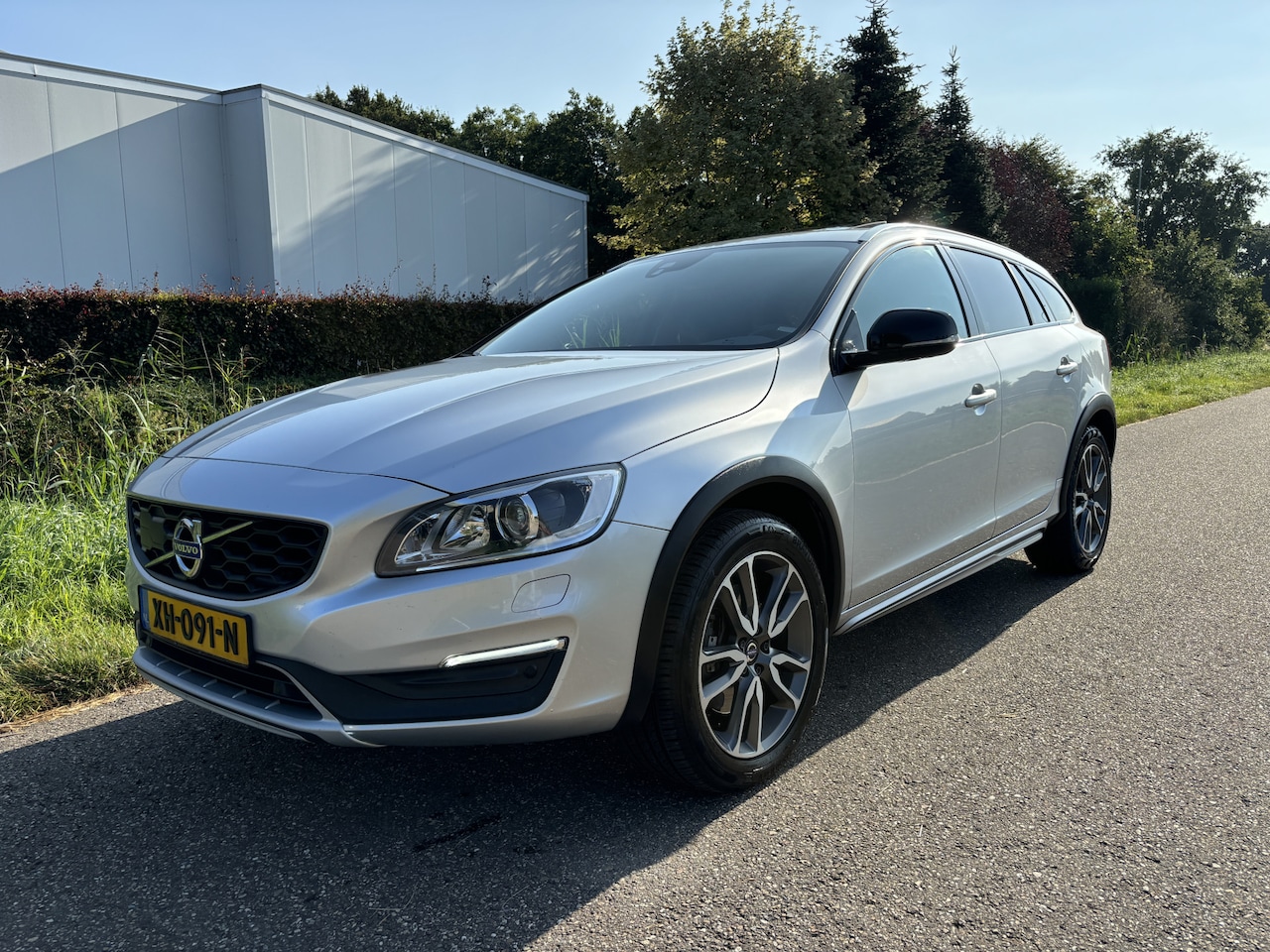 Volvo V60 Cross Country - 2.0 D4 Polar+ / AUTOMAAT / LEER / NAVI / SCHUIFDAK / STOELVERWARMING - AutoWereld.nl