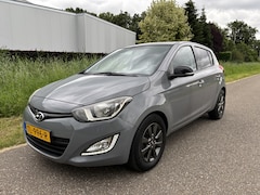 Hyundai i20 - 1.2i i-Motion / 5-DEURS / MOTOR TIKT / VASTE PRIJS