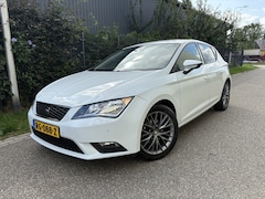 SEAT Leon - 1.2 TSI Style Business / 5-DEURS / AIRCO / CRUISE / 132dkm