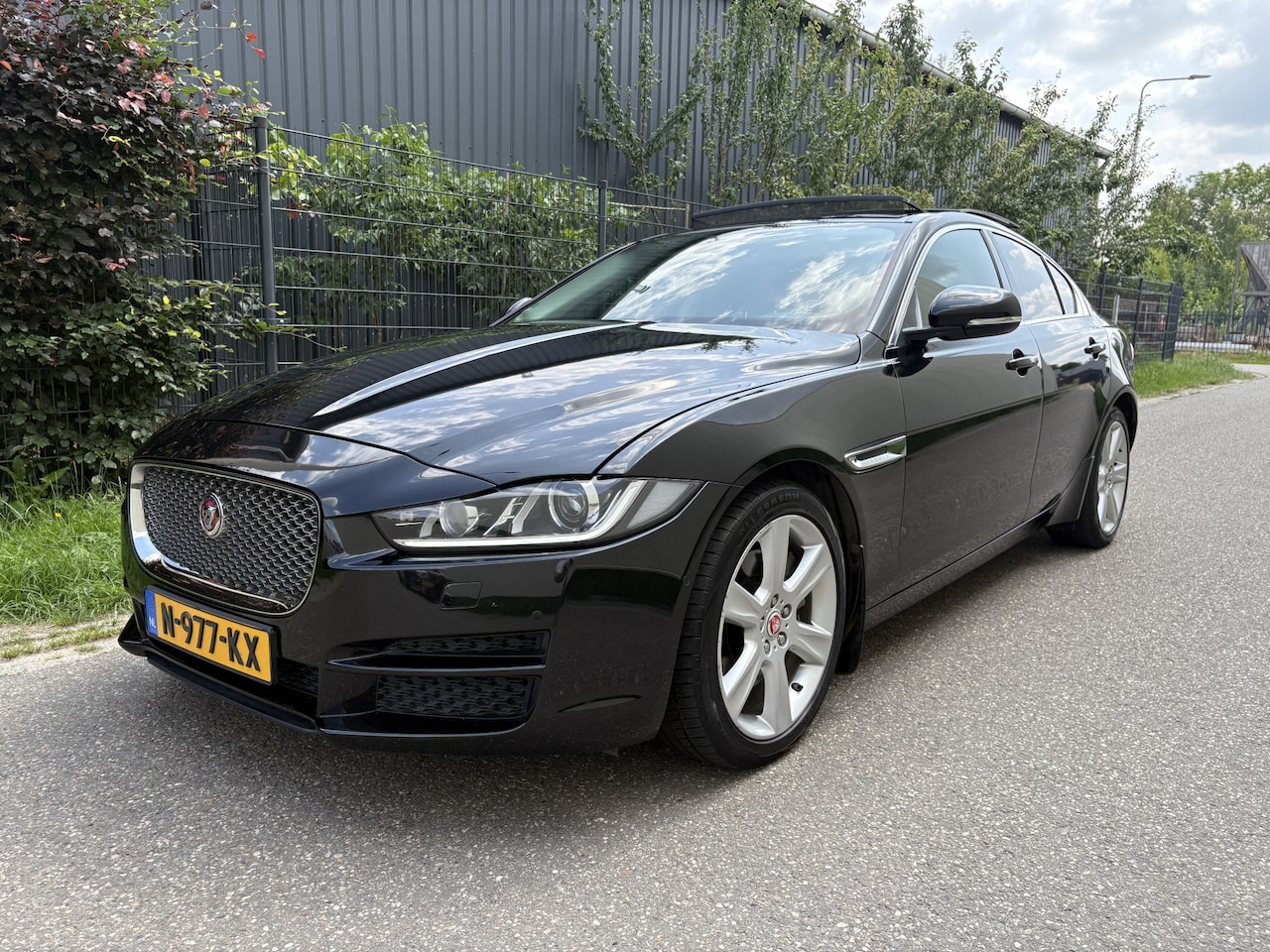 Jaguar XE - 2.0 Portfolio / AUTOMAAT / LEER / NAVI / PANORAMADAK / 93dkm! - AutoWereld.nl