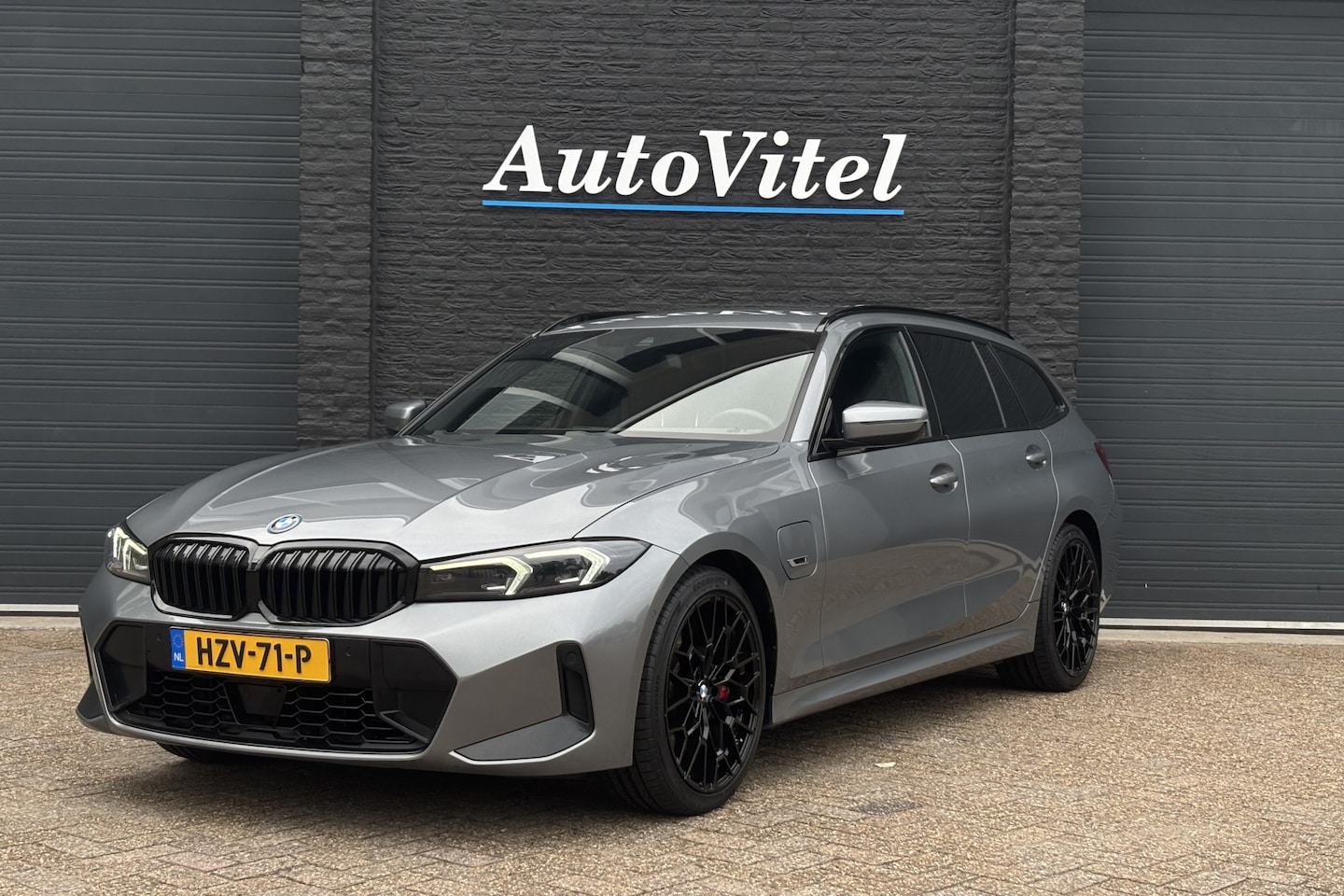 BMW 3-serie Touring - 330e M-Sport Pro | Memory | Camera | Laserlight | Adaptive Cruise | Fabrieksgarantie - AutoWereld.nl