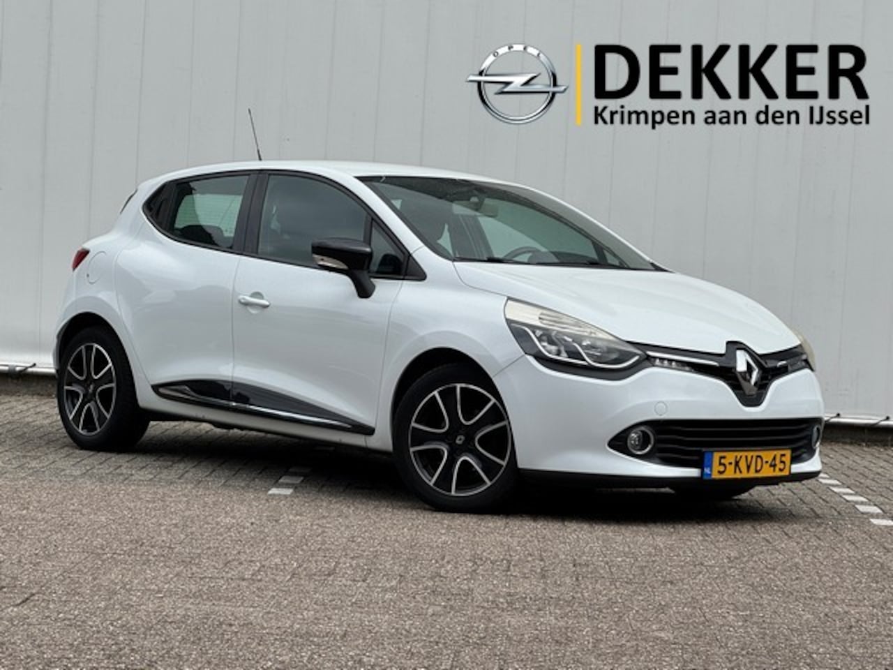 Renault Clio - 0.9 TCe Expression met Navigatie, Parkeersensoren, All Season Banden - AutoWereld.nl