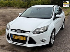 Ford Focus - 1.6 EcoBoost Titanium ECC Audio/CD Navigatie Cruisecontrol PDC ASR LMV 16" ABS EBD Trekhaa
