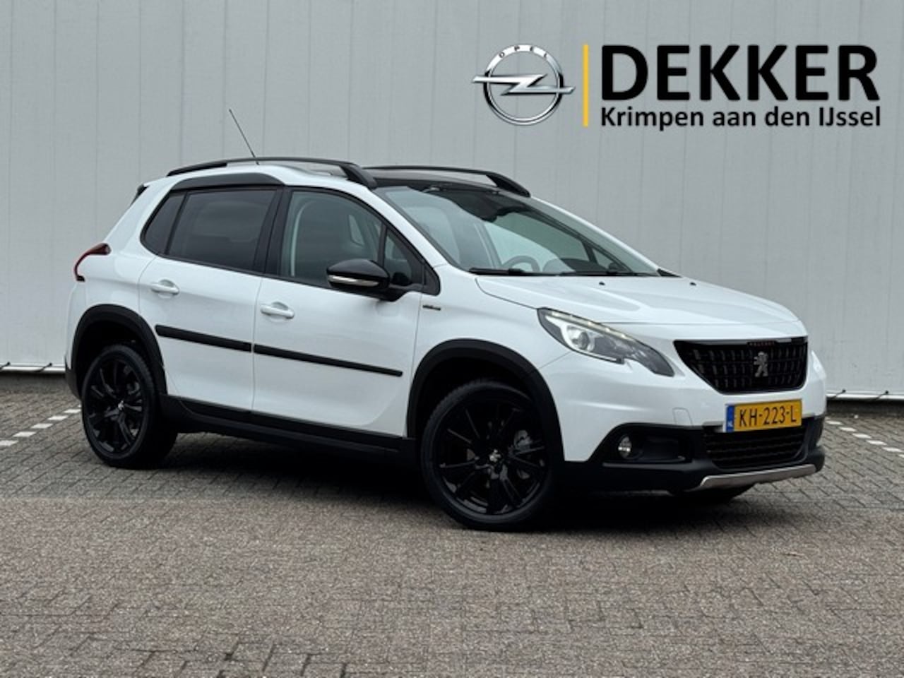 Peugeot 2008 - 1.2 PureTech GT-line met Navi/Camera, Panoramadak, Climate Controle - AutoWereld.nl