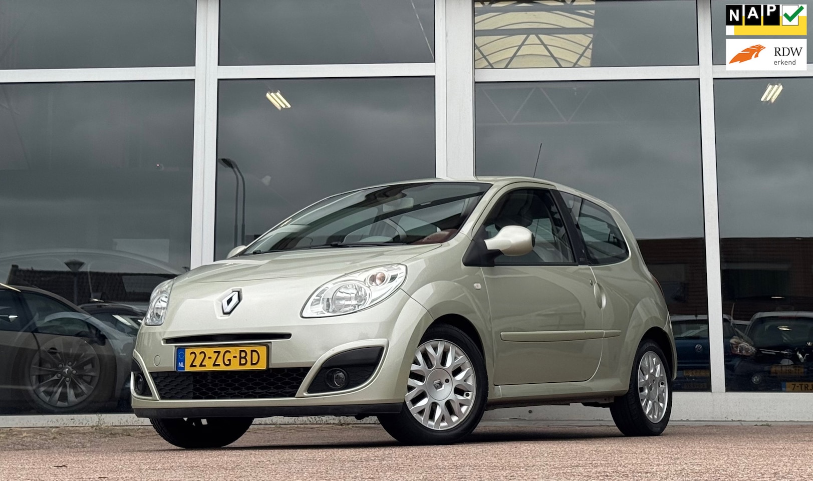 Renault Twingo - 1.2i 16V Initiale Automaat Leer Parkeerhulp Nieuwe APK - AutoWereld.nl