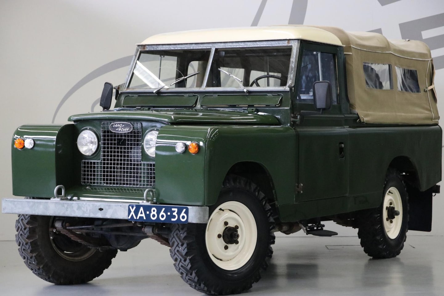 LAND ROVER 109-E SERIES II