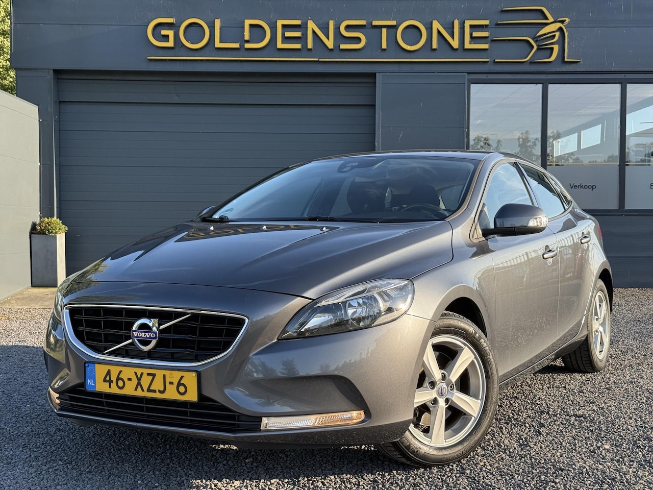 Volvo V40 - 1.6 T3 Kinetic 1e Eigenaar,Navi,Clima,Cruise,Camera,Trekhaak,N.A.P,Nieuwe APK bij Afleveri - AutoWereld.nl