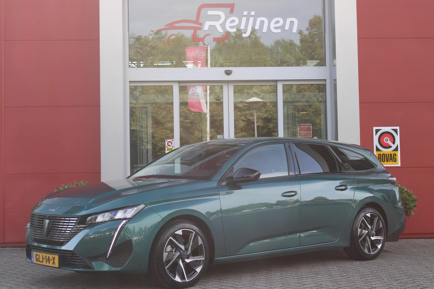 Peugeot 308 SW - 1.2 Hybrid 145PK e-DCS6 ALLURE | KEYLESS ENTRY/START | DRAADLOZE APPLE CARPLAY/ANDROID AUT - AutoWereld.nl