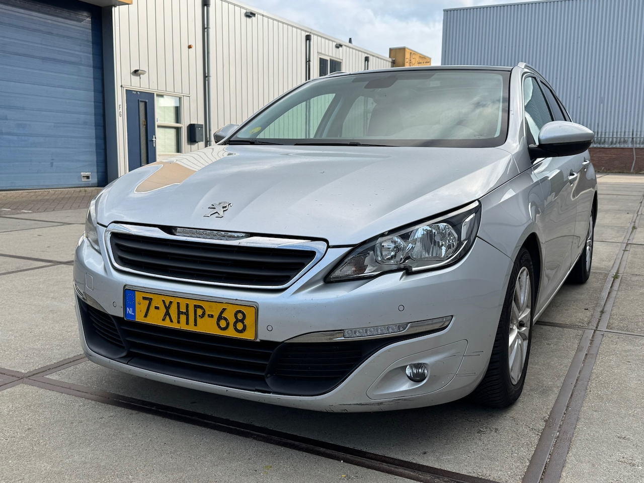 Peugeot 308 SW - 1.6 BlueHDi Blue Lease Executive PANO NAVI - AutoWereld.nl