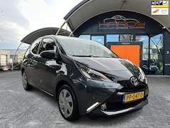Toyota Aygo - 1.0 VVT-i x-play Apple Carplay Camera Navi Rijklaarprijs