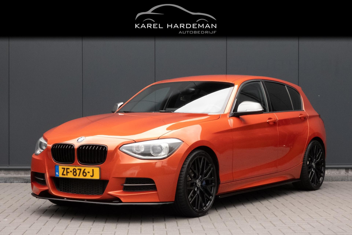 BMW 1-serie - M135i xDrive High Executive | M-PAKKET | APPLE CARPLAY | LEDER | STOELVERWARMING - AutoWereld.nl