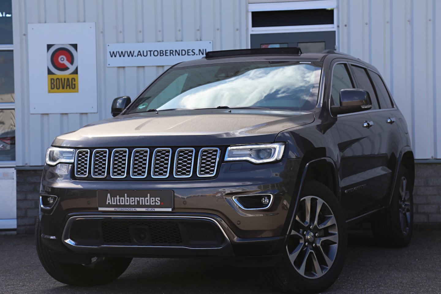 Jeep Grand Cherokee - 3.6 286PK 4WD Aut.*Perfect Onderh.*Incl. BTW*Luchtvering/ACC/Pano/Stoelverw.V+A/Stuurverw. - AutoWereld.nl