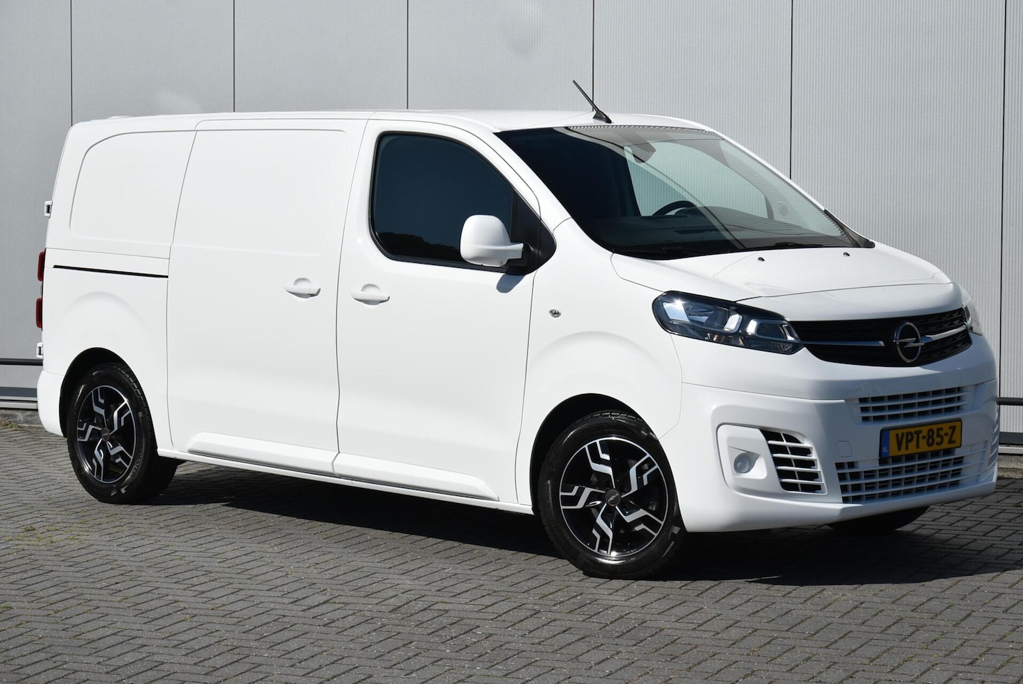 Opel Vivaro - bestel 2.0 CDTI L2H1 144 Pk Automaat Airco Cruise Trekhaak - AutoWereld.nl