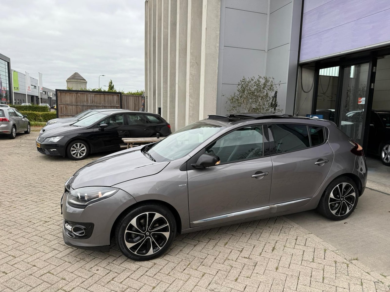 Renault Mégane - 1.2 TCe Bose PANO! 17INCH! LED! NAVI! INRUIL MOGELIJK! - AutoWereld.nl