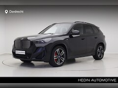 BMW iX1 - eDrive20 67 kWh M-Sport | 19" | Trekhaak | Driving Assistant Plus | Premium Pack | Panoram