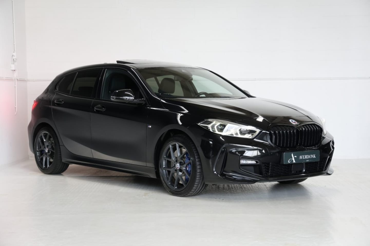 BMW 1-serie - 118i M-Sport Aut. NAP/Pano/Stoelvw/Cam/Trekhaak - AutoWereld.nl