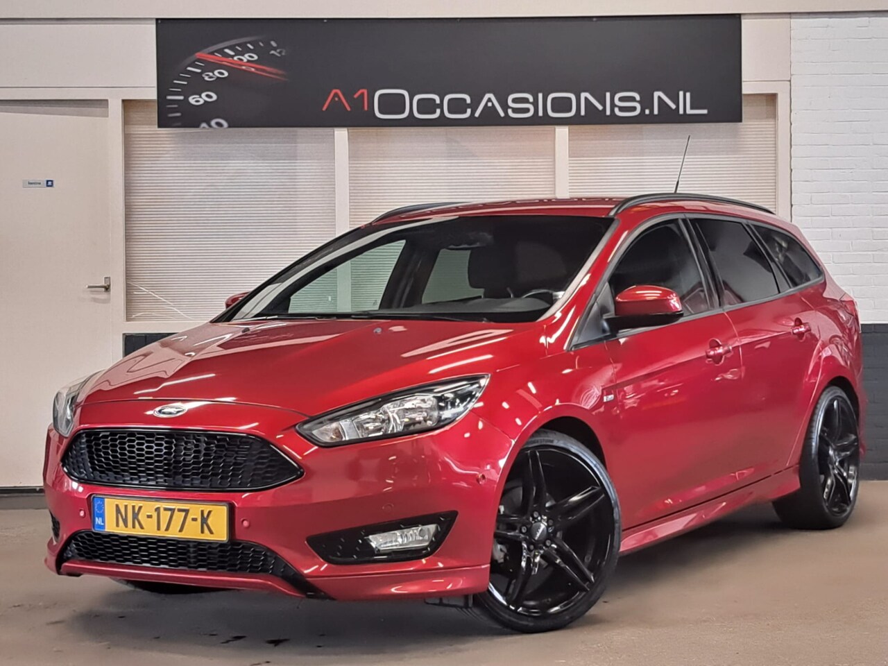Ford Focus Wagon - 1.0 ST-Line + NAVI - AutoWereld.nl
