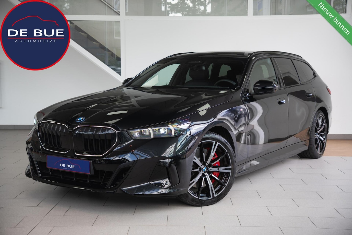 BMW 5-serie Touring - 550e xDrive M-Sport Pro|NAP|1ste Eig|BTW Auto|Trekaak|Panoramadak|Bowers & Wilkins|Head-Up - AutoWereld.nl