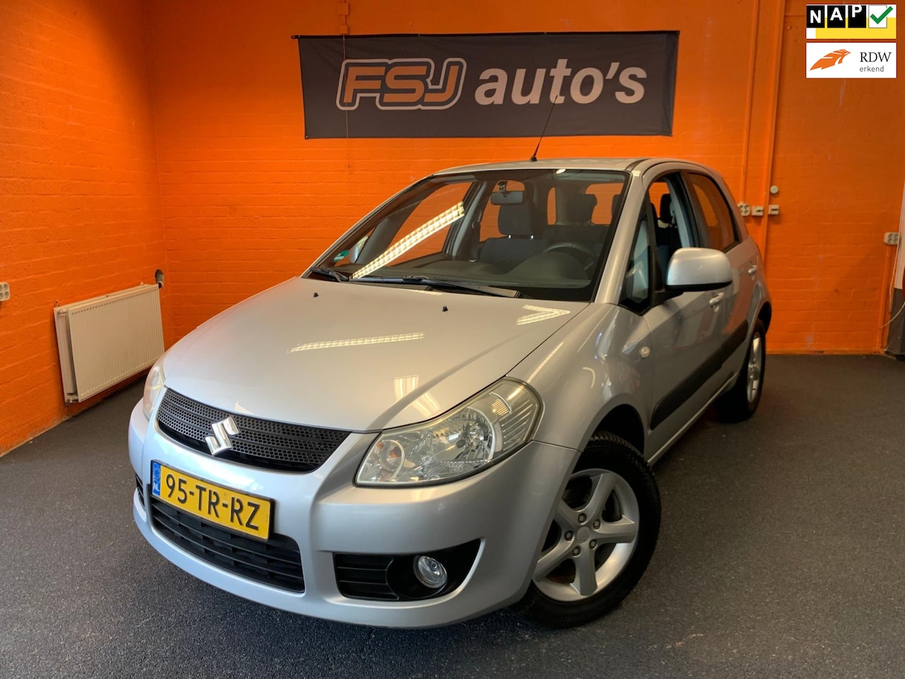 Suzuki SX4 - 1.6 / EXCLUSIVE / 5 DEURS / AIRCO / APK 13-08-2026! - AutoWereld.nl
