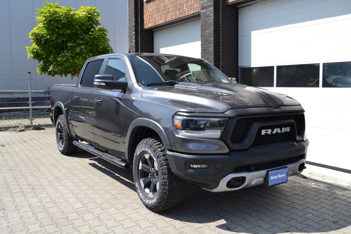 Dodge Ram 1500 - 5.7 V8 4x4 LPG Crew Cab Rebel 12 inch scherm, Leder - AutoWereld.nl