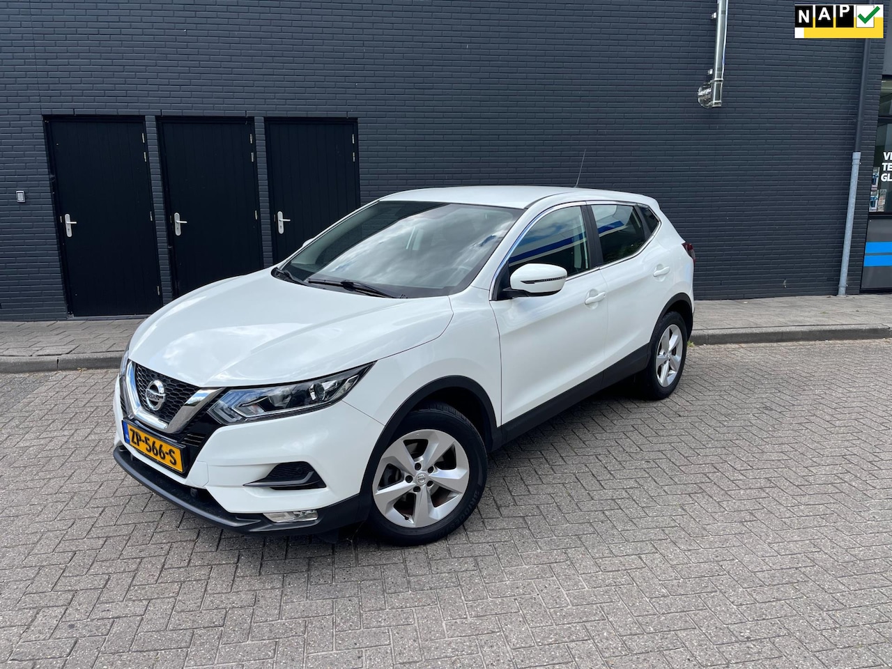 Nissan Qashqai - 1.3 DIG-T Acenta Automaat Trekhaak - AutoWereld.nl