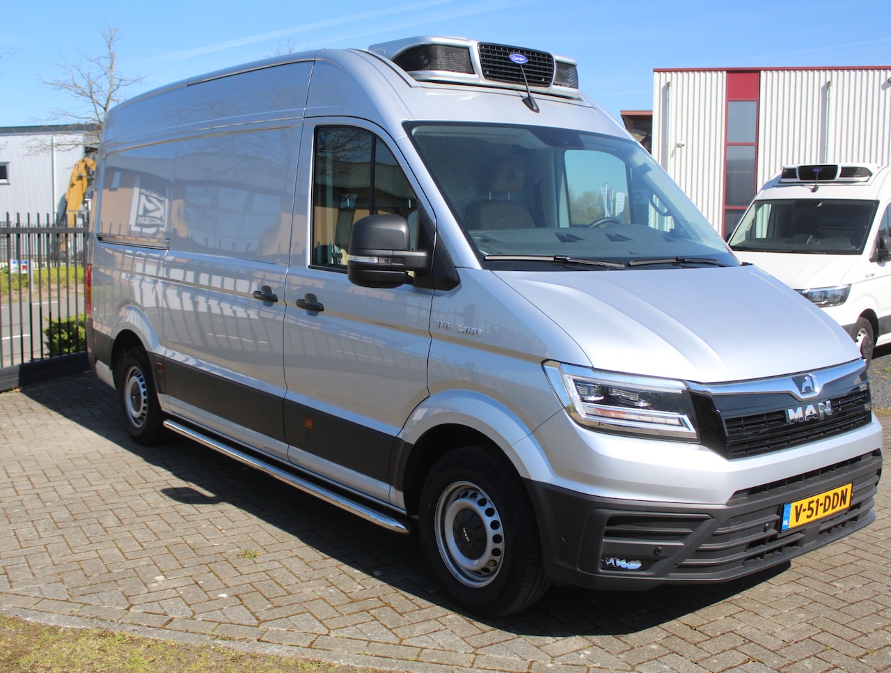 MAN TGE - 35 2.0 CARRIER KOEL/VRIES 2 COMPARTIMENTEN | LEDER | NAVIGATIE | NIEUWSTAAT - AutoWereld.nl