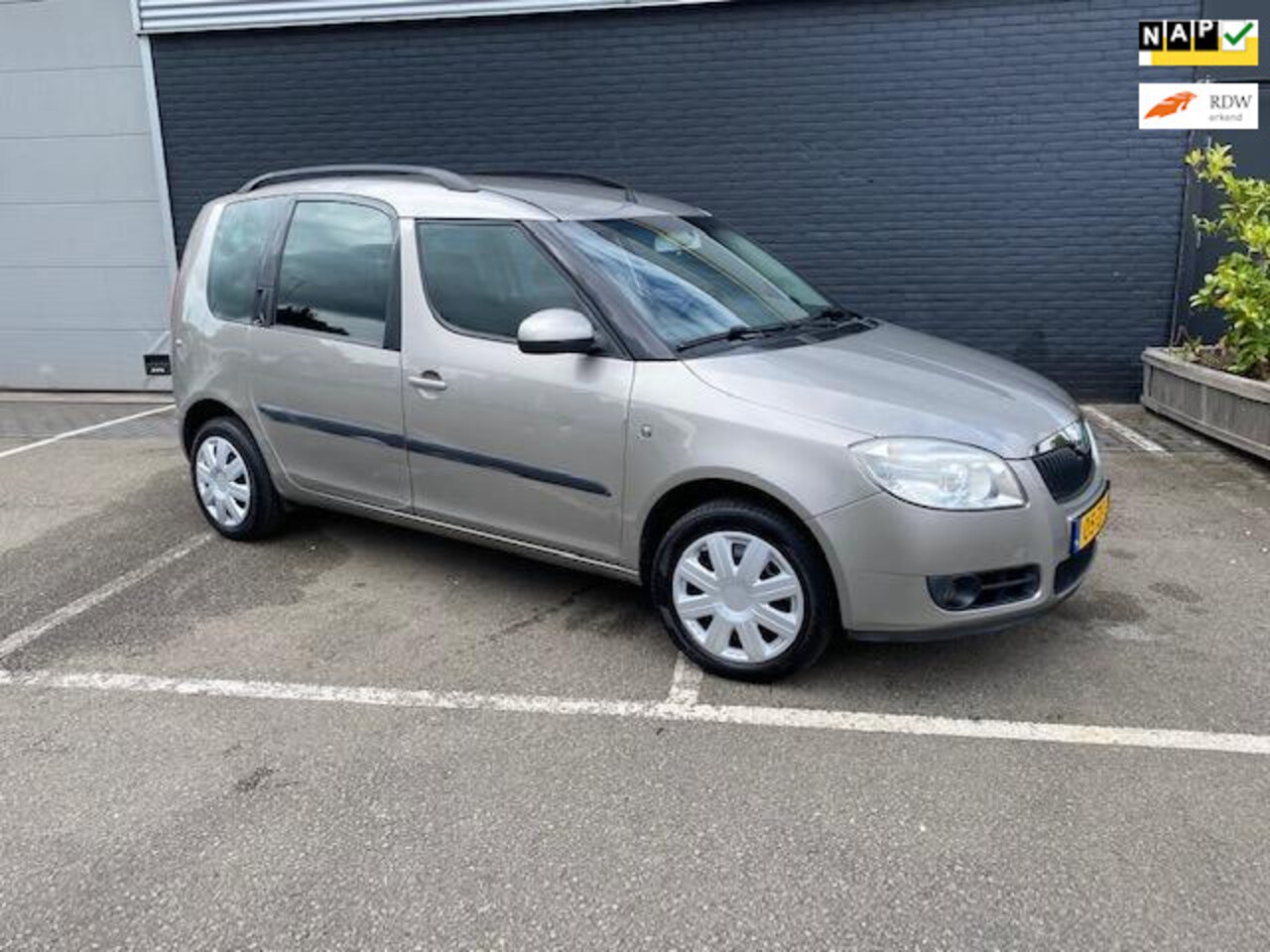 Skoda Roomster - 1.4-16V Style 1.4-16V Style - AutoWereld.nl